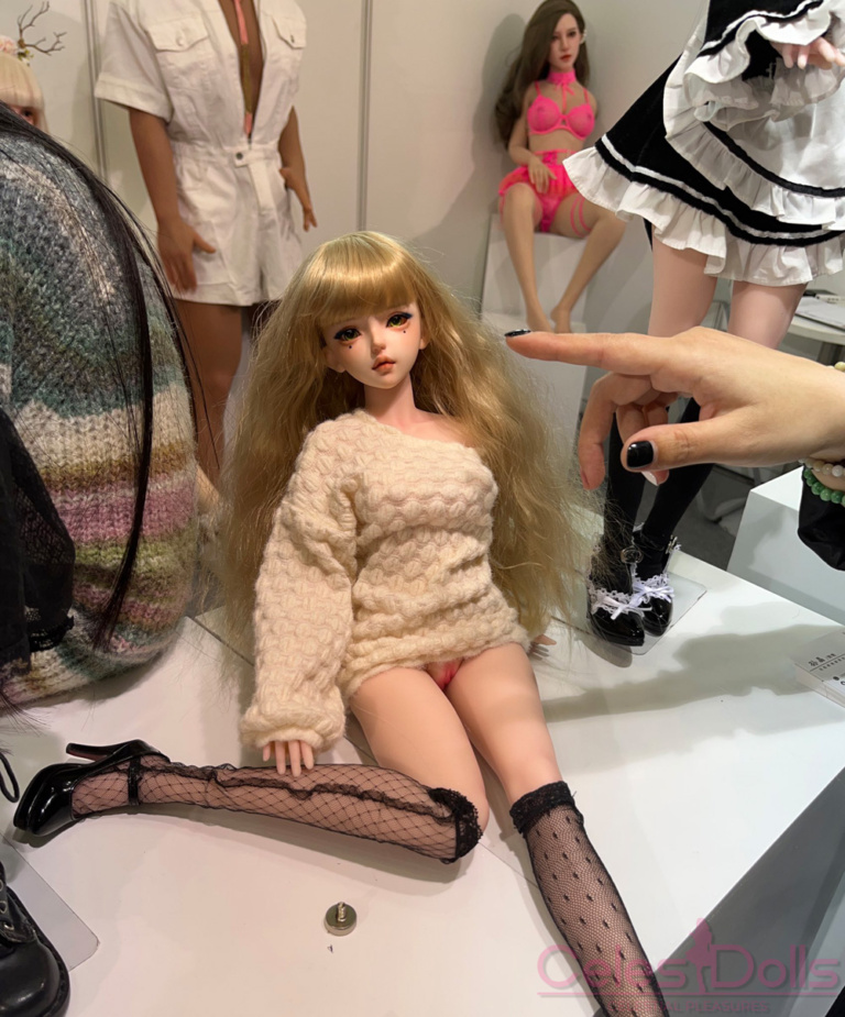Qita 2023 Shanghai API Expo Mini Doll